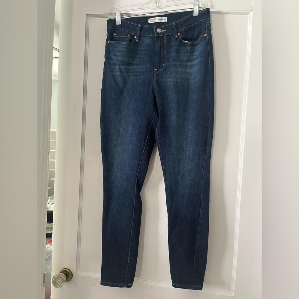Signature by Levi Strauss the Curvy 90’s Cheeky Straight Jean NWT, 31 regular